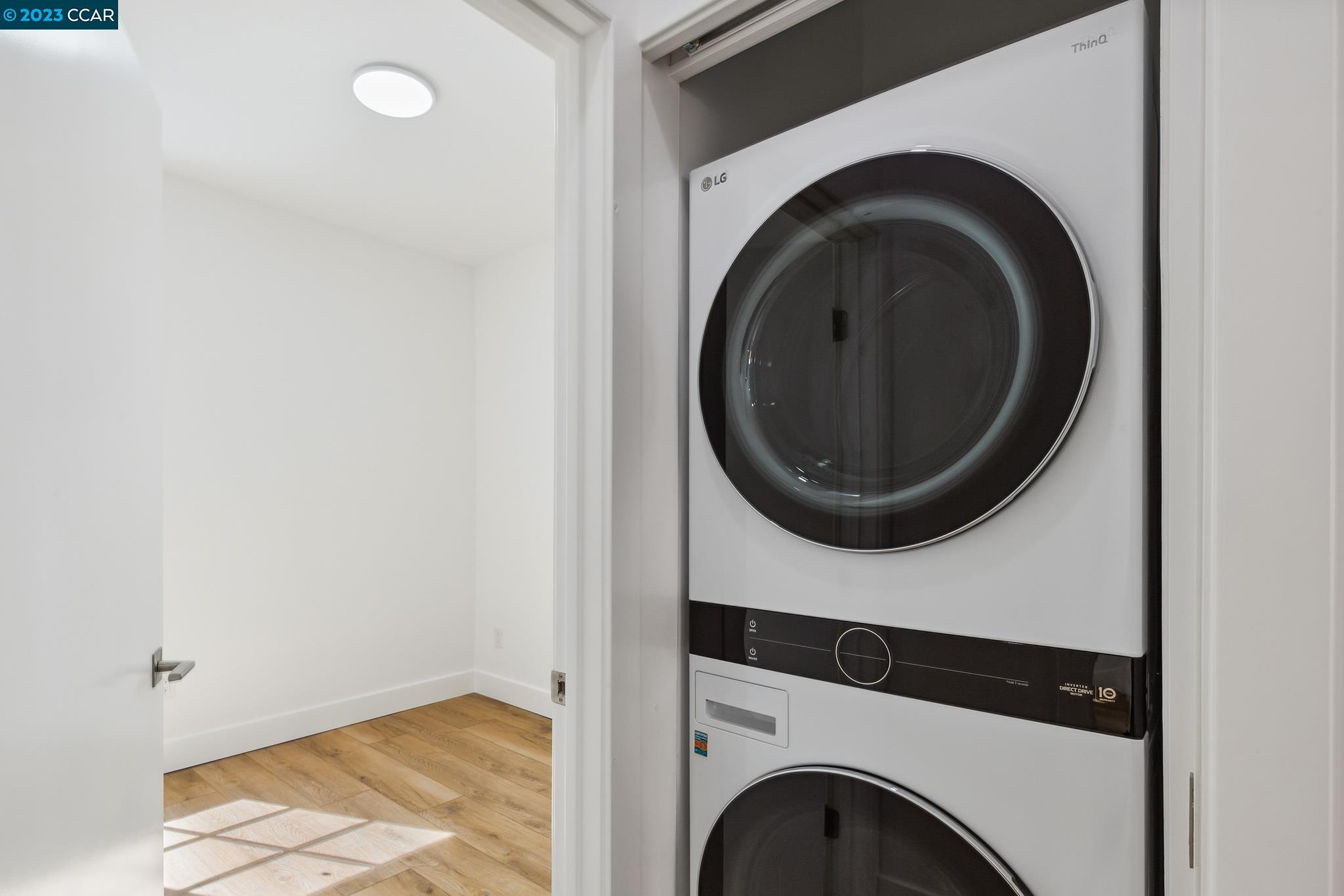833 Paramount Road Oakland, CA 94610 - Photo 13 of 15 a view of washer and dryer in a utility room