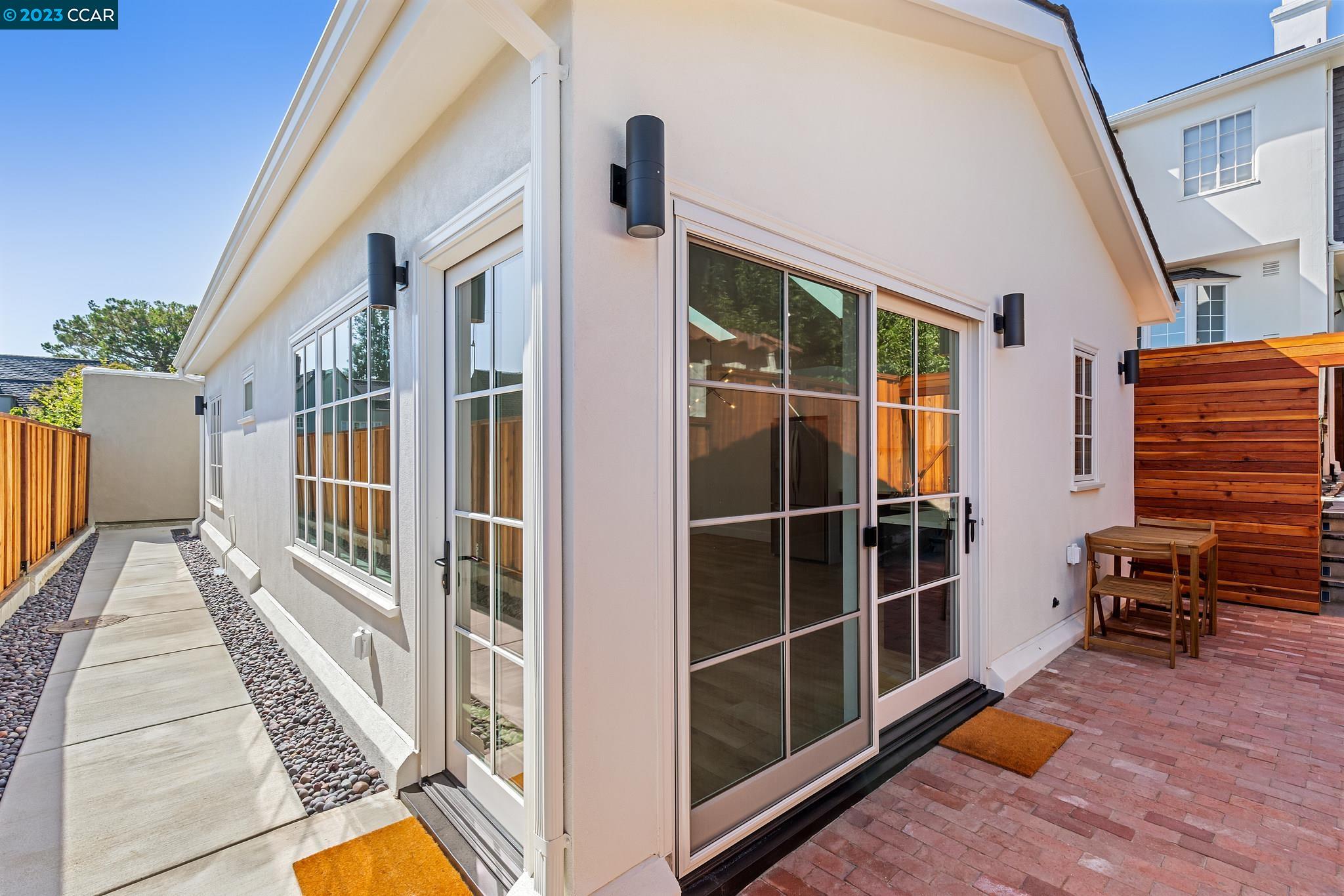 833 Paramount Road Oakland, CA 94610 - Photo 2 of 15