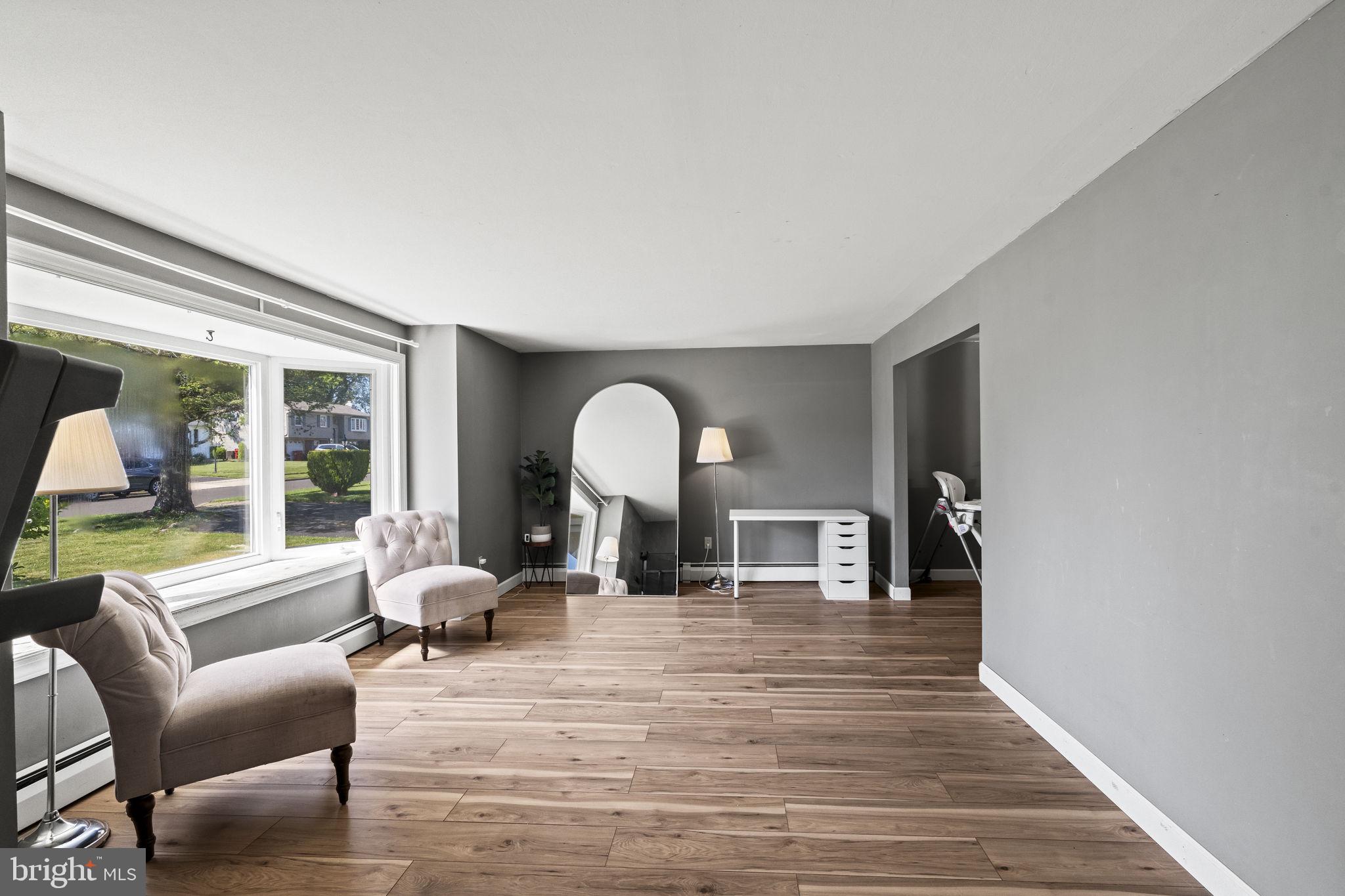 1011 Red Barn Road Warminster, PA 18974 - Photo 11 of 39 Living Room
