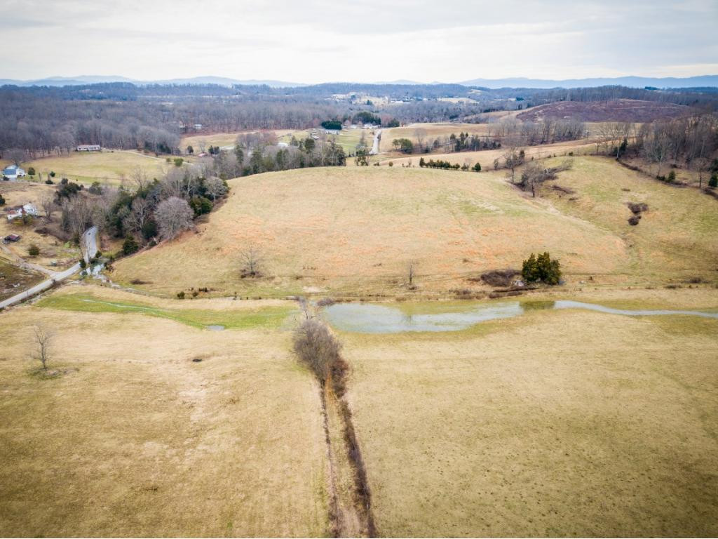 379 Hunt Road Fall Branch, TN 37656 - Photo 11 of 34 Photo 12
