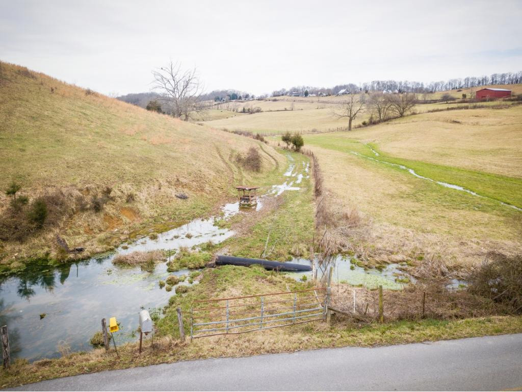 379 Hunt Road Fall Branch, TN 37656 - Photo 20 of 34 Photo 21