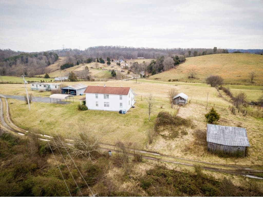 379 Hunt Road Fall Branch, TN 37656 - Photo 3 of 34 Photo 3