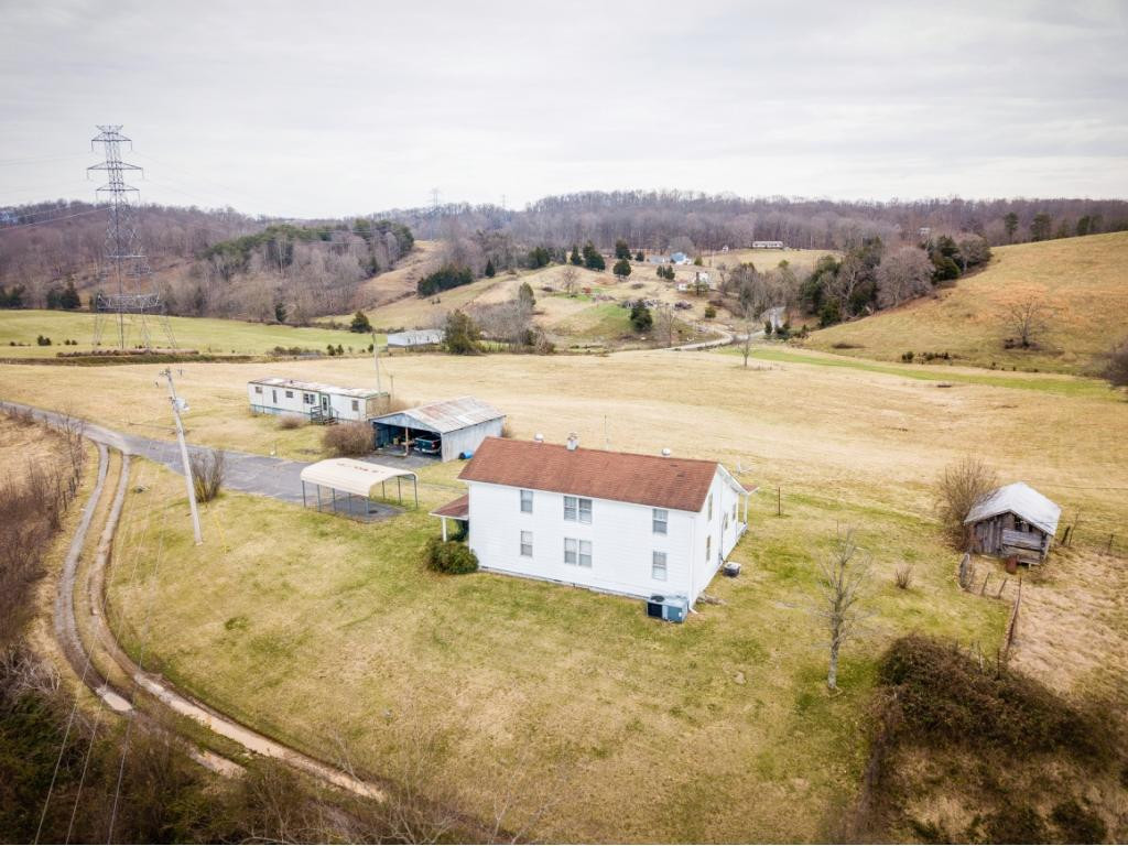 379 Hunt Road Fall Branch, TN 37656 - Photo 4 of 34 Photo 4