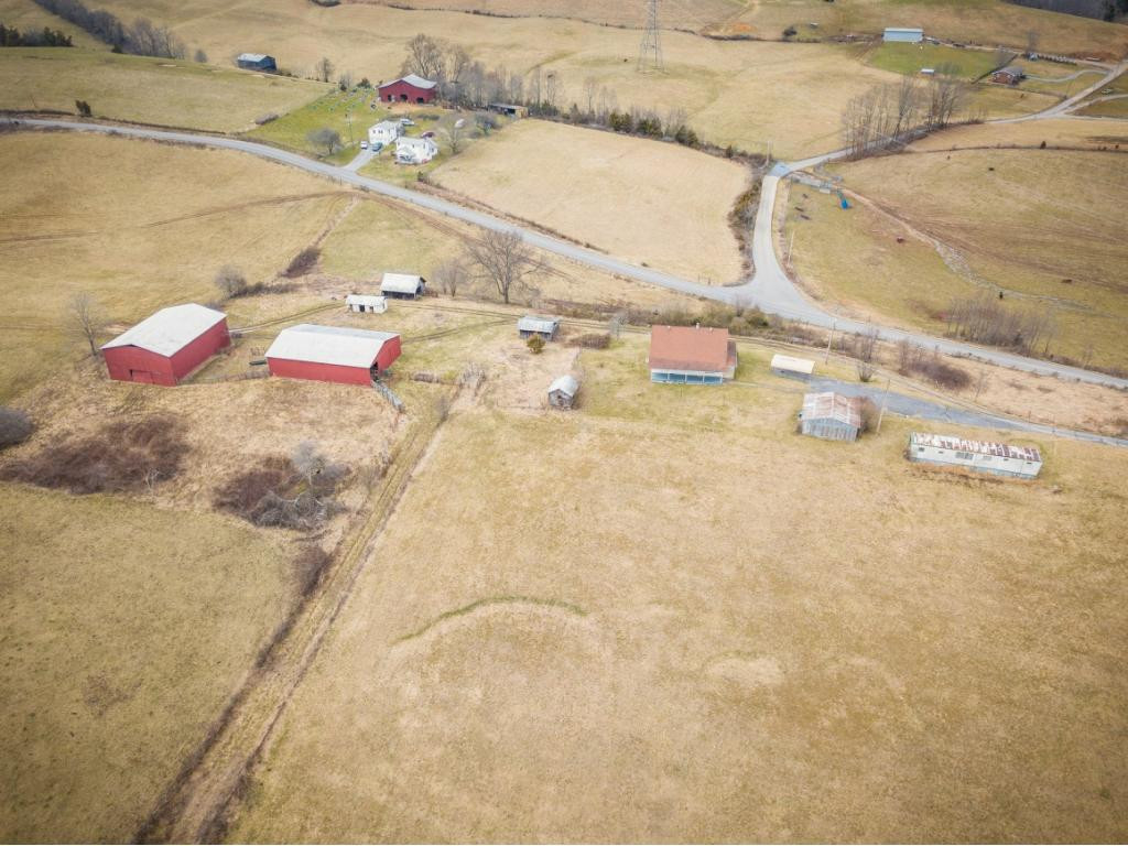 379 Hunt Road Fall Branch, TN 37656 - Photo 9 of 34 Photo 9