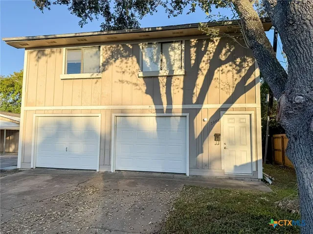 a view of a back yard of the house