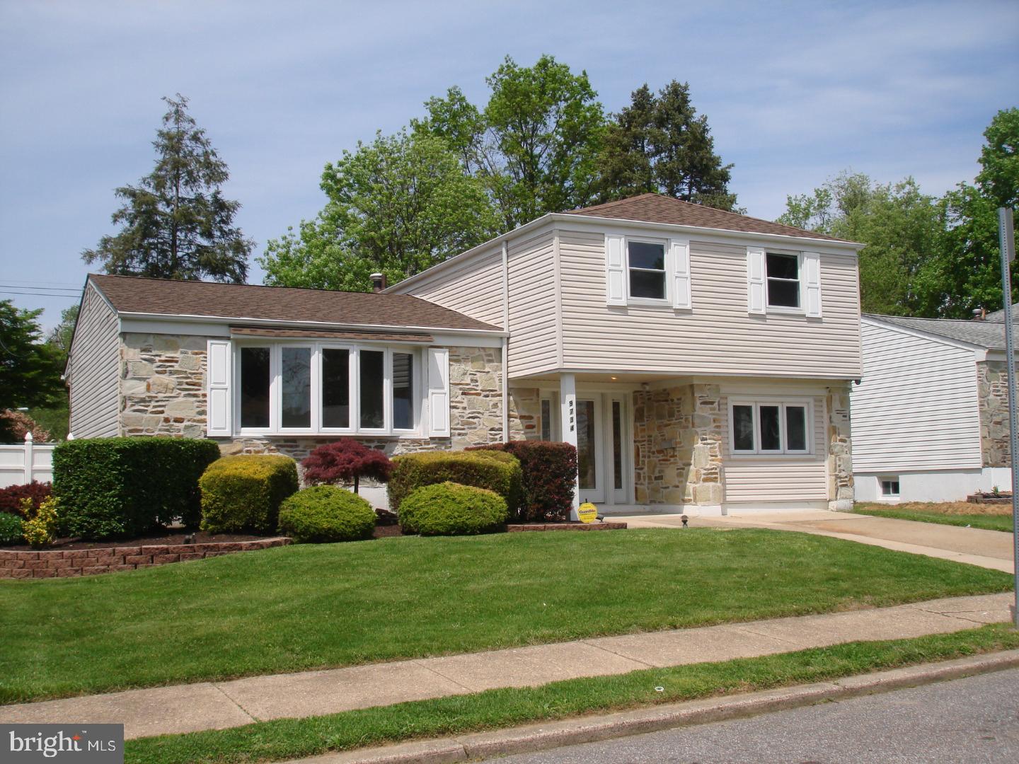 9734 Susan Road Philadelphia, PA 19115 - Photo 3 of 21