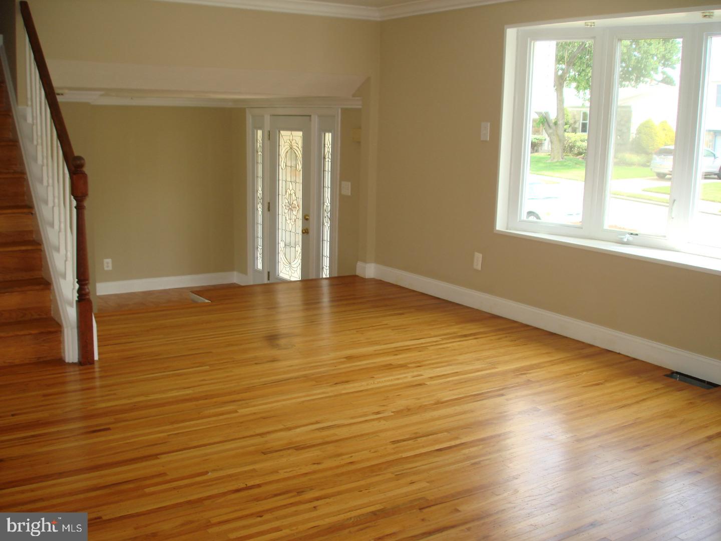 9734 Susan Road Philadelphia, PA 19115 - Photo 4 of 21