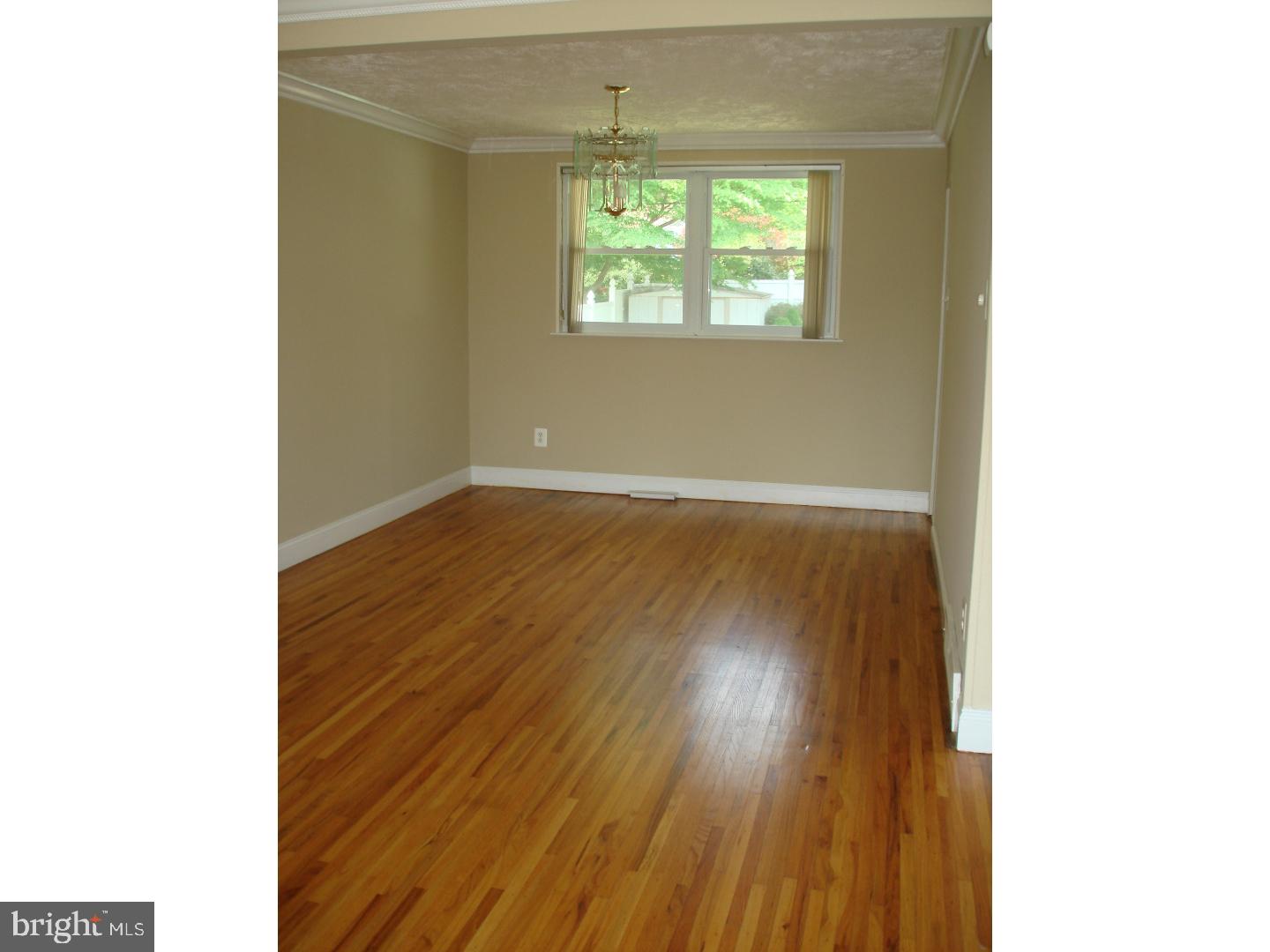 9734 Susan Road Philadelphia, PA 19115 - Photo 5 of 21