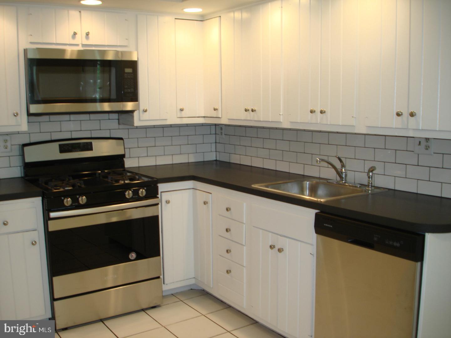 9734 Susan Road Philadelphia, PA 19115 - Photo 8 of 21