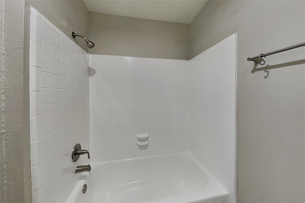 2611 Sprucewood Lane Euless, TX 76039 - Photo 9 of 18