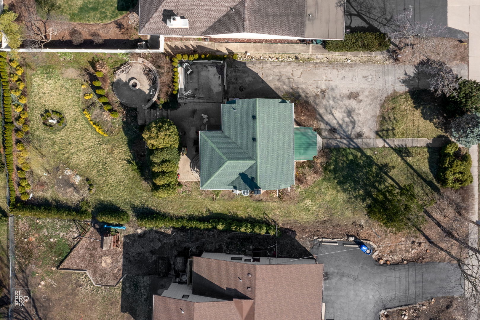 726 South Naperville Road Wheaton, IL 60187 - Photo 23 of 28 an aerial view of houses and roads