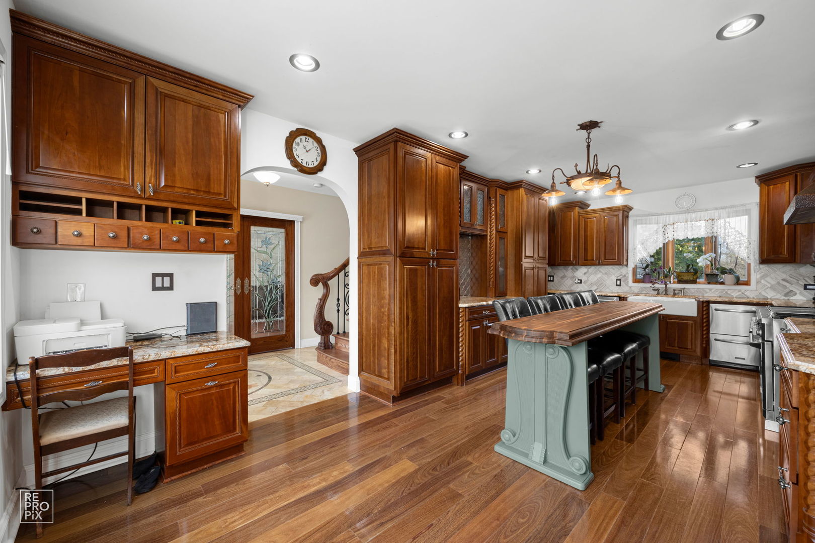 726 South Naperville Road Wheaton, IL 60187 - Photo 4 of 29 Gallery Image 4