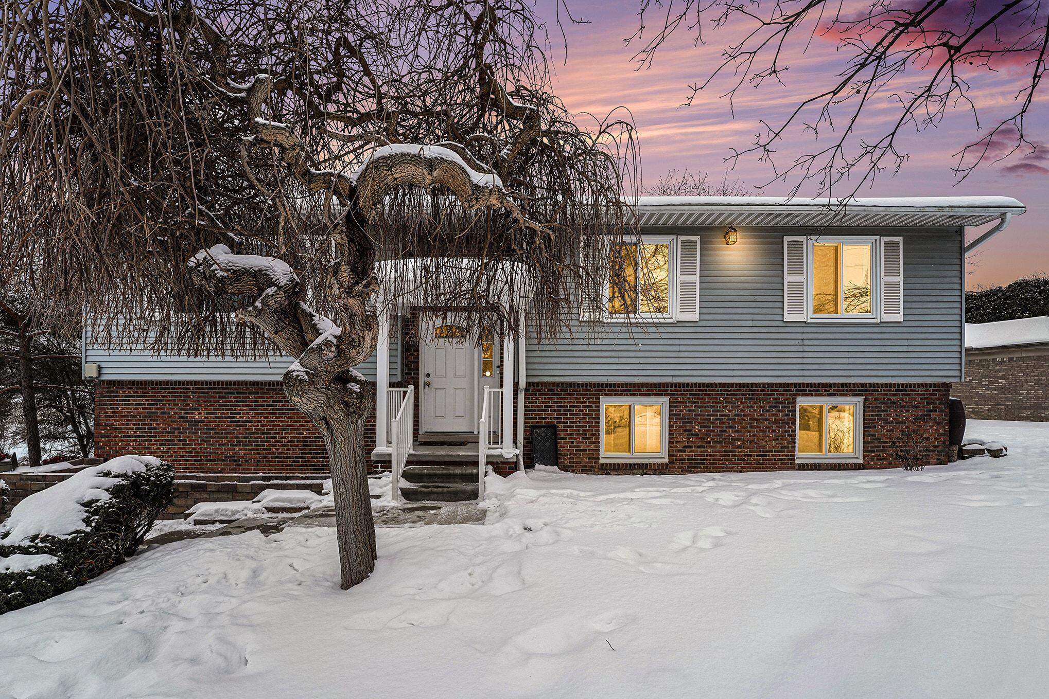 24213 Broadview Street Farmington, MI 48336 - Photo 2 of 38 001_sbs08579-t_584