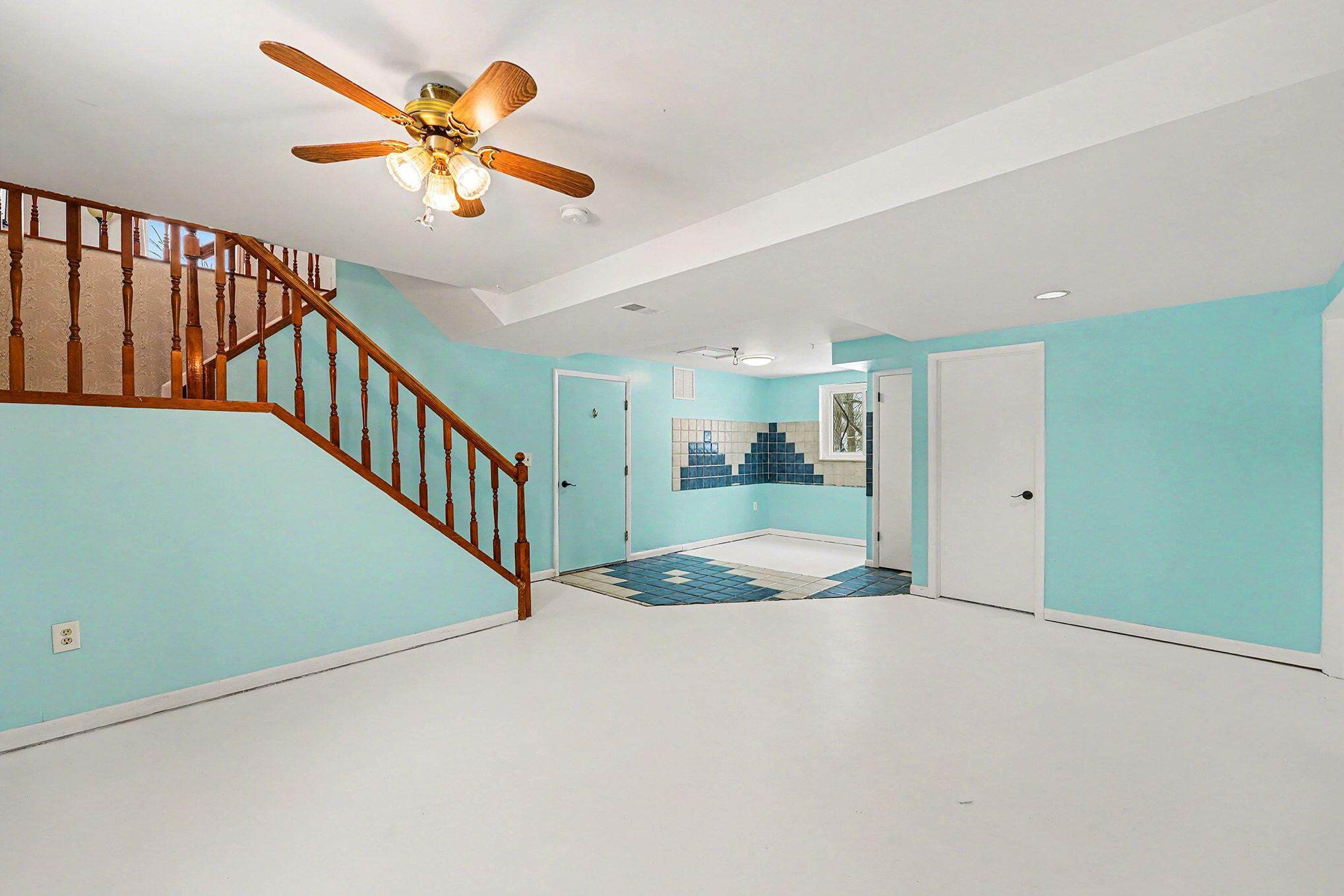 24213 Broadview Street Farmington, MI 48336 - Photo 23 of 38 021_sbs08499_56