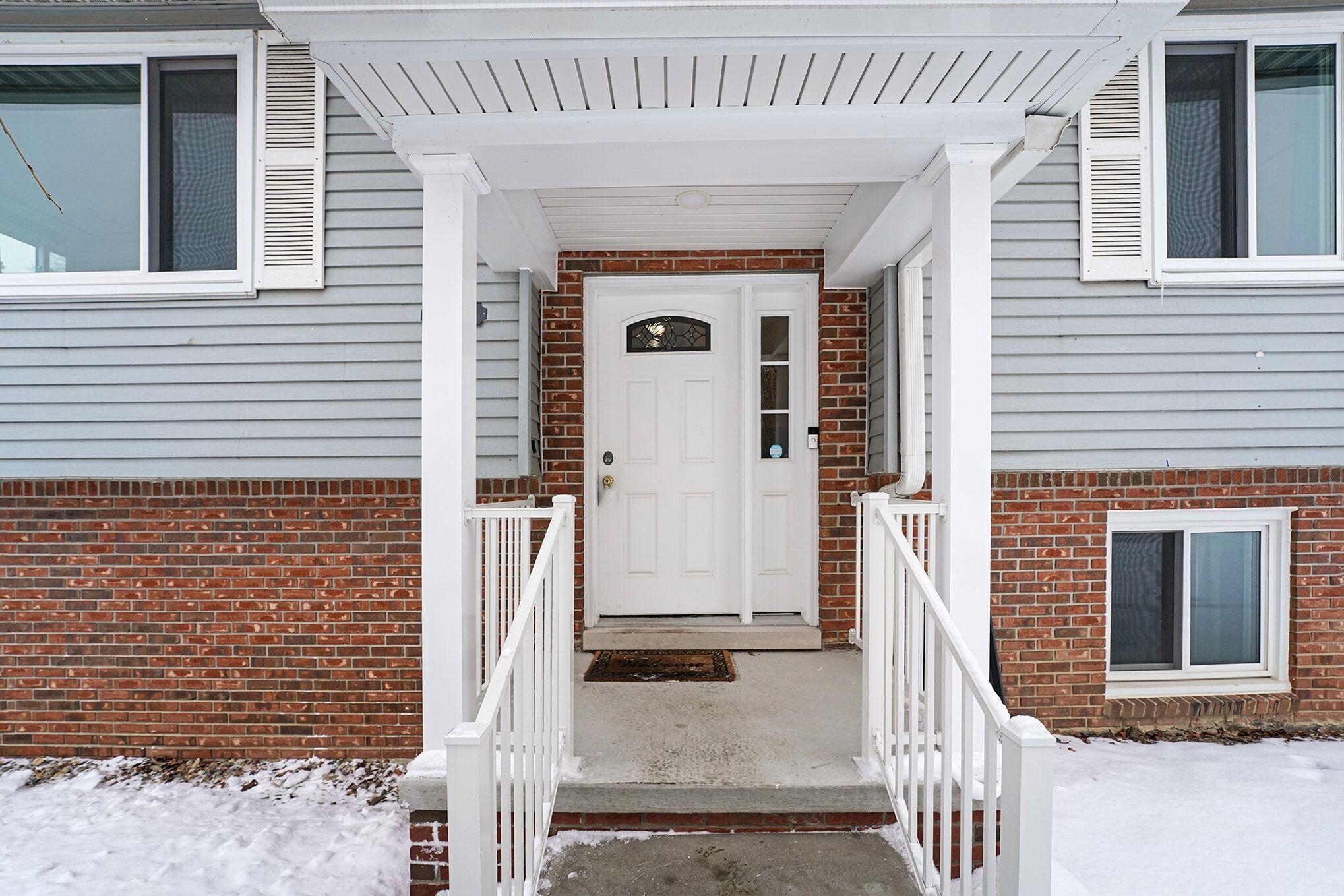 24213 Broadview Street Farmington, MI 48336 - Photo 4 of 38 003_sbs08566_813