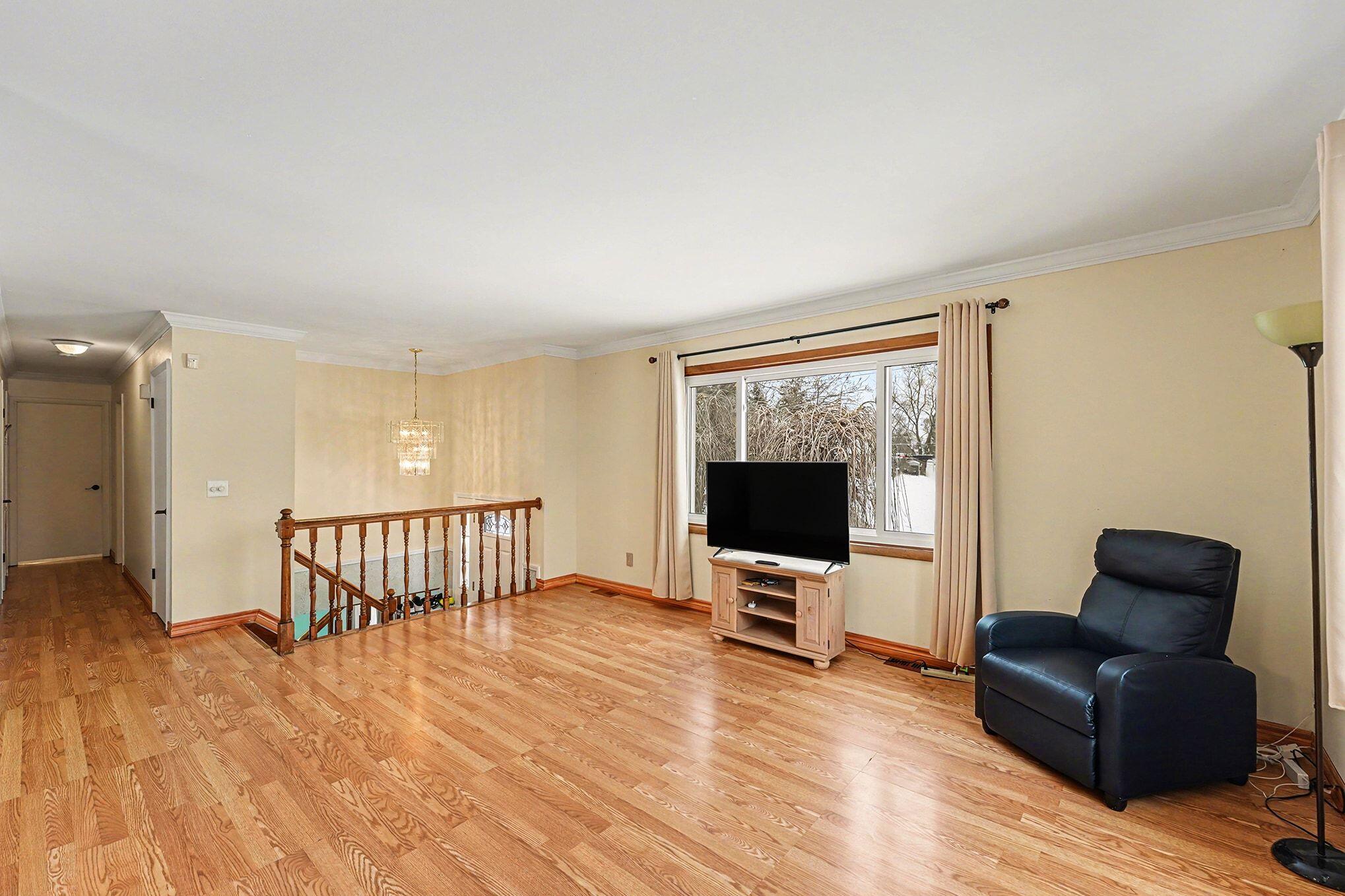 24213 Broadview Street Farmington, MI 48336 - Photo 7 of 38 005_sbs08420_438