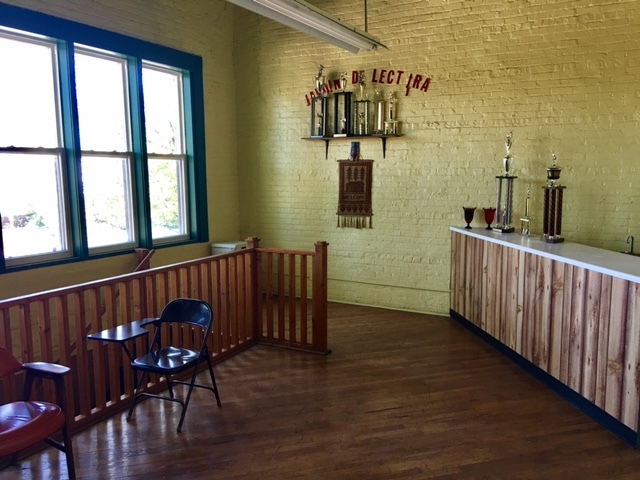 2425 West Division Street Chicago, IL 60622 - Photo 5 of 10 a view of a hallway with seating area