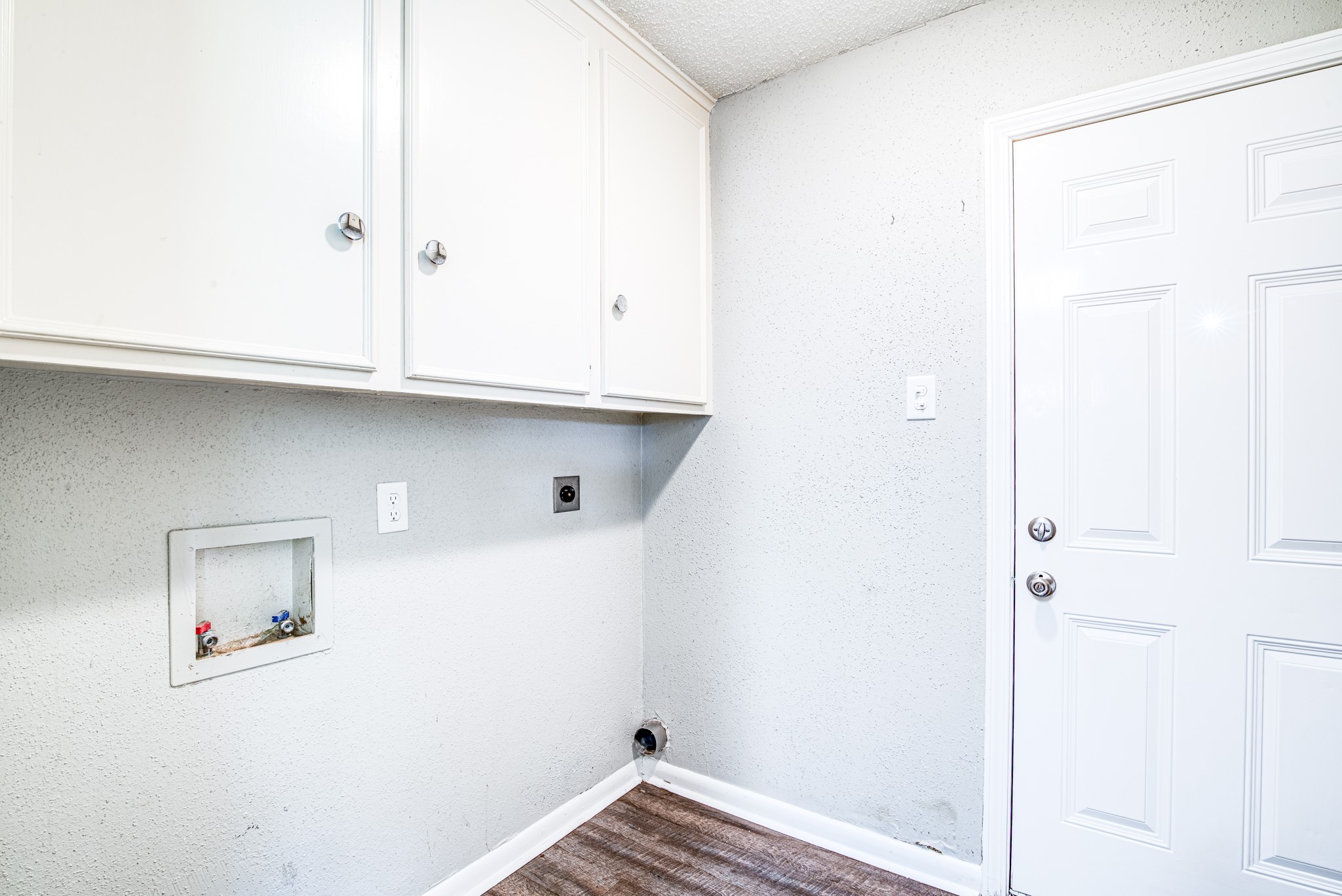 828 Noreda Street Angleton, TX 77515 - Photo 24 of 28 a view of small space with wooden floor