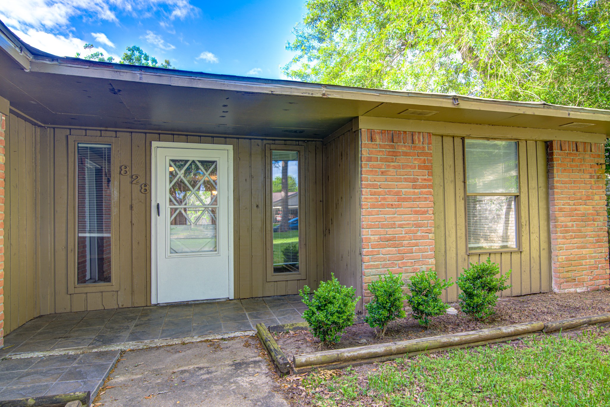 828 Noreda Street Angleton, TX 77515 - Photo 7 of 28 a view of entrance