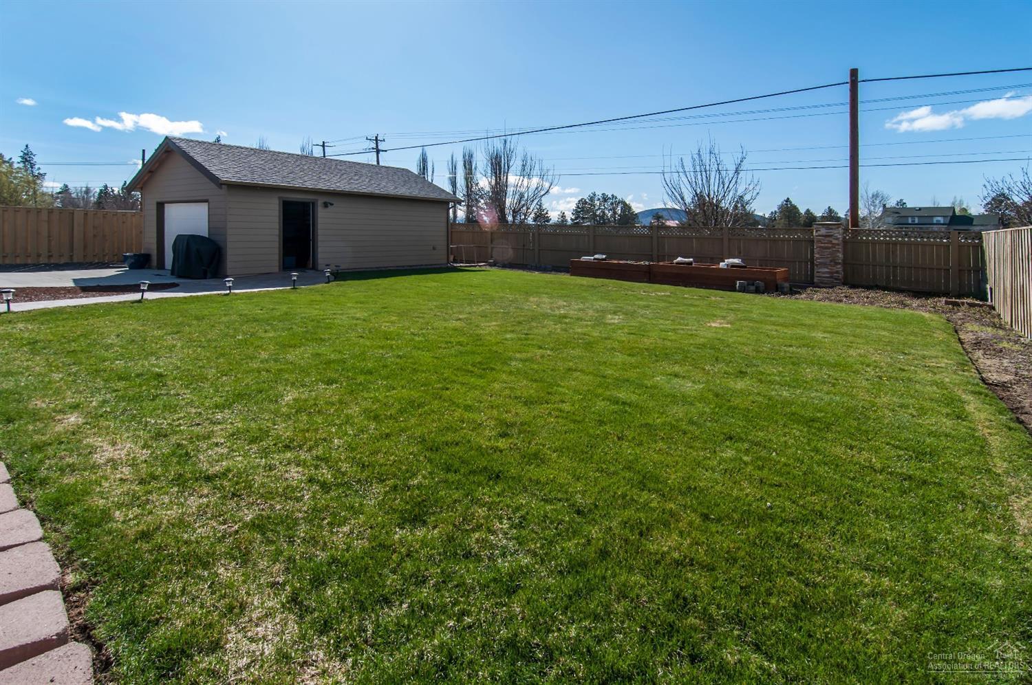 2833 Southwest 50th Street Redmond, OR 97756 - Photo 4 of 25 Additional Photo