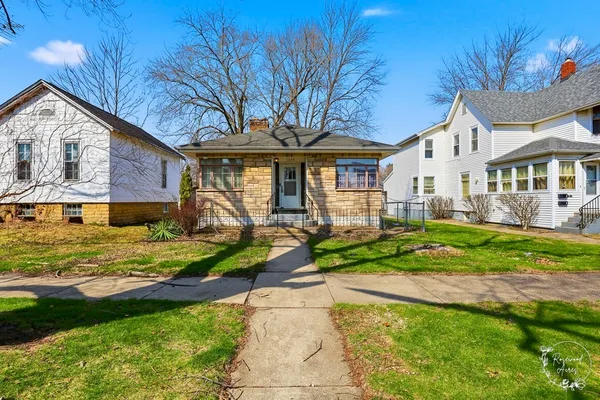 $114,900 | 1055 South 4th Avenue, Kankakee, IL 60901