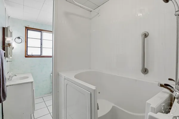 $114,900 | 1055 South 4th Avenue, Kankakee, IL 60901