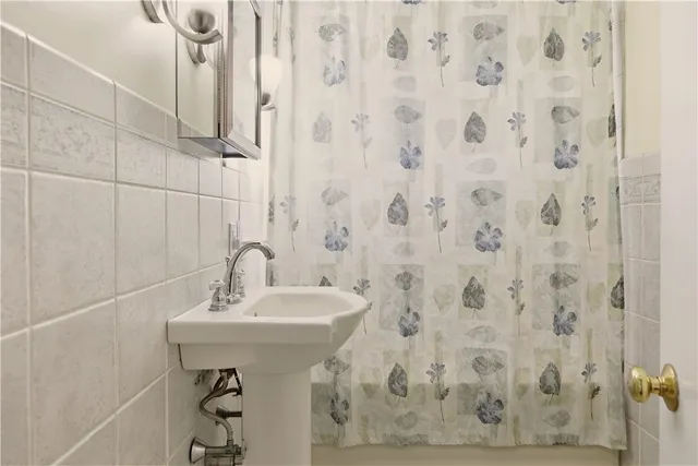 $749,000 | 1282 E Road, Tiverton, RI 02878