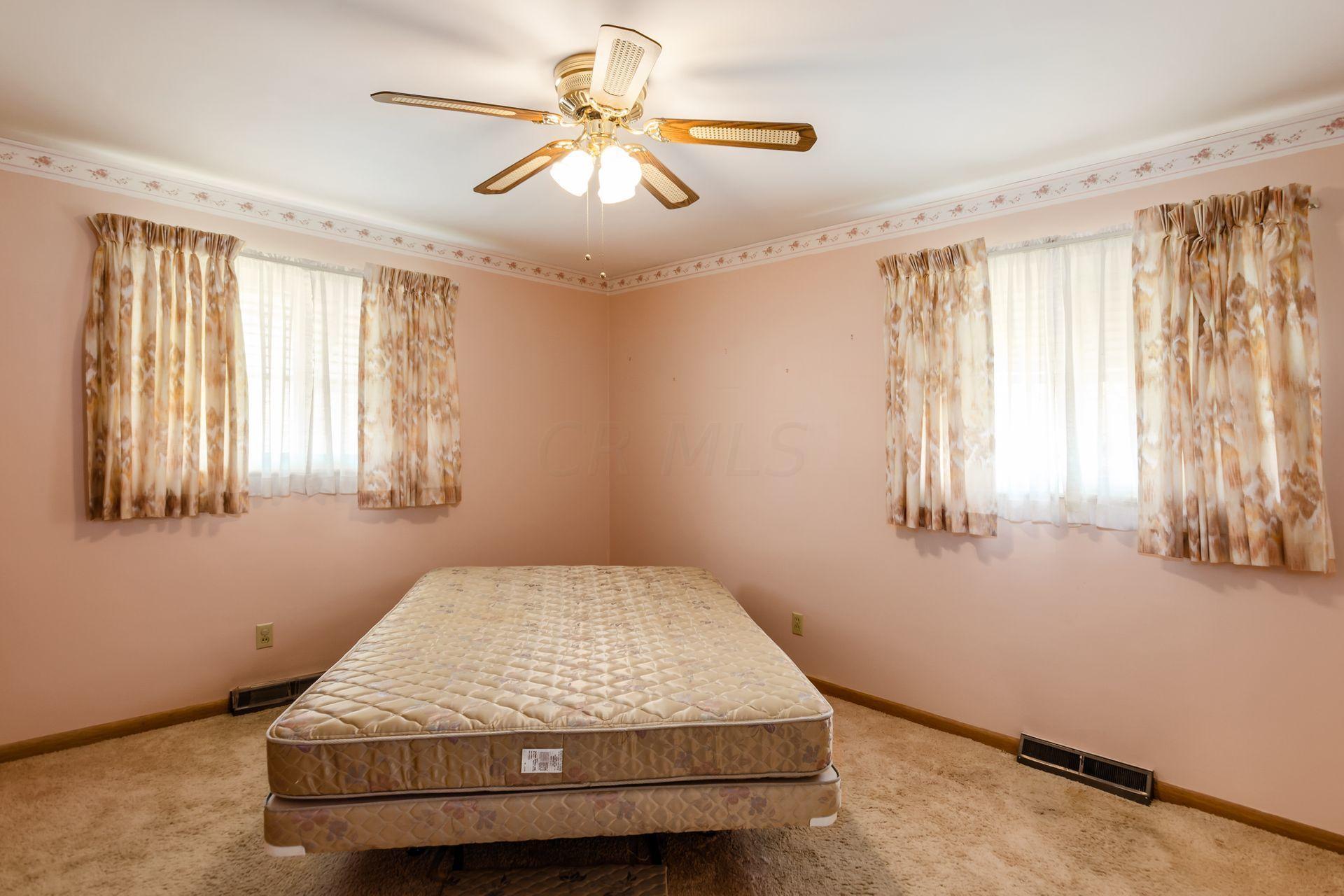 1098 Ross Road Columbus, OH 43227 - Photo 19 of 44 Gallery Image 19