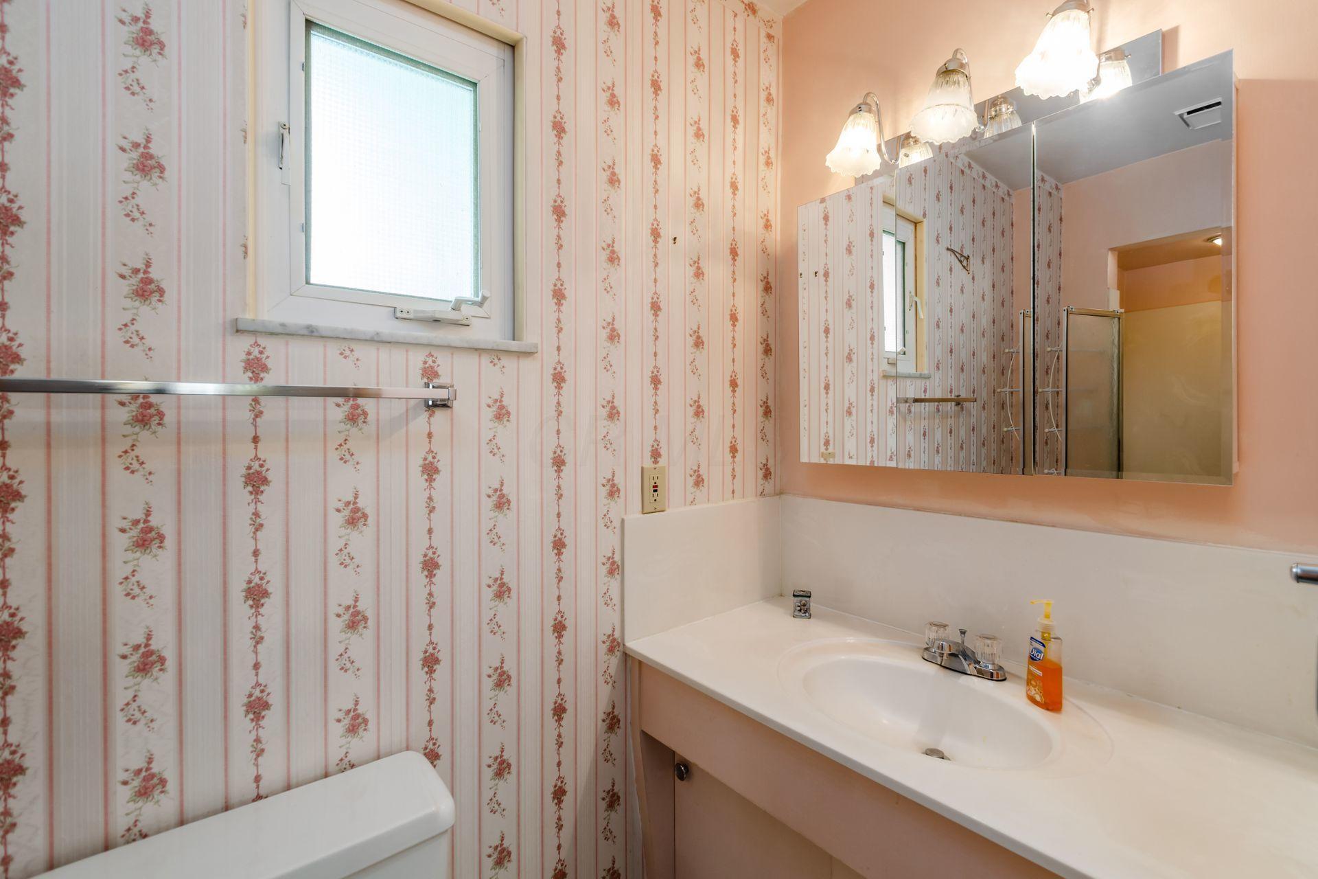1098 Ross Road Columbus, OH 43227 - Photo 21 of 44 Gallery Image 21