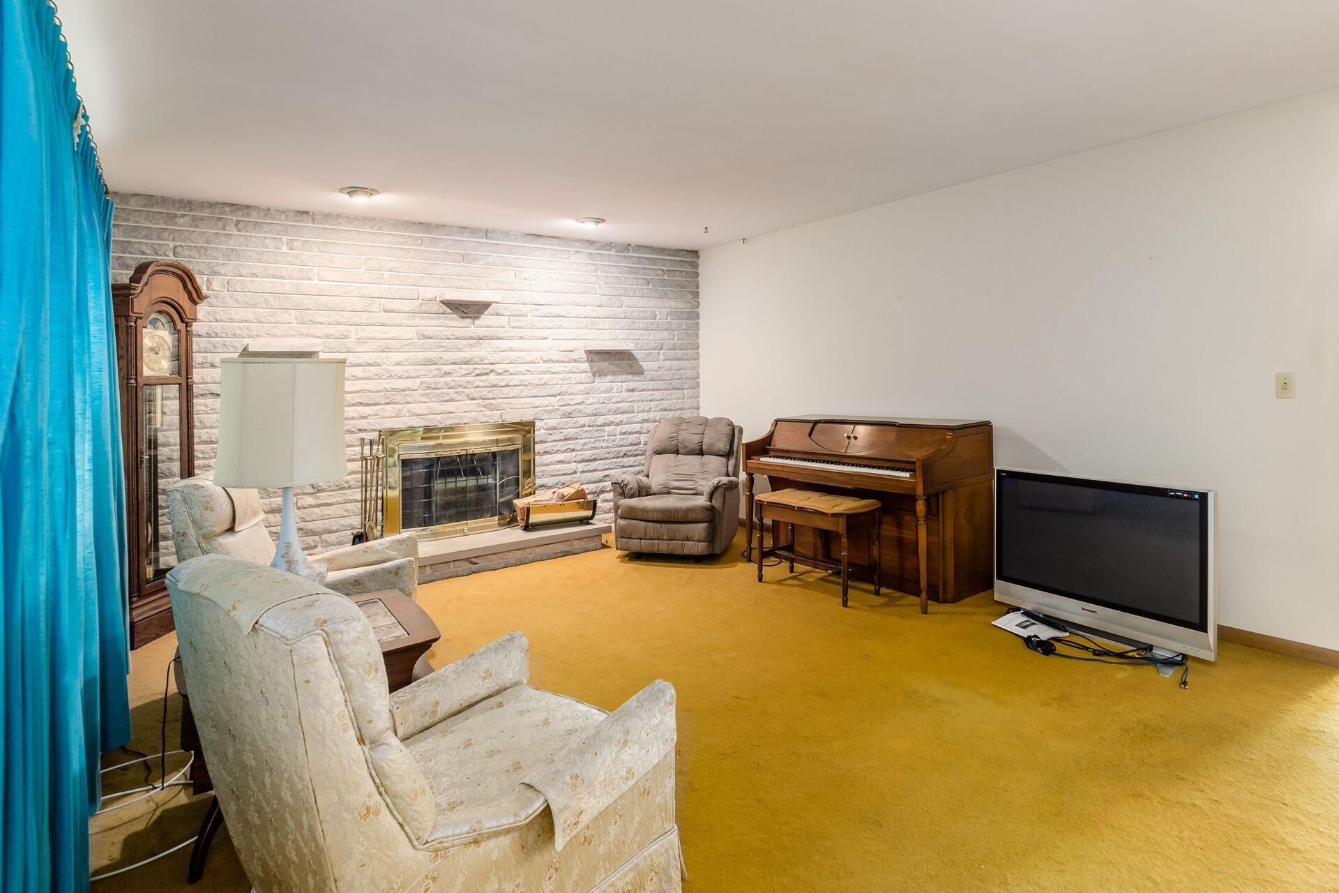 1098 Ross Road Columbus, OH 43227 - Photo 4 of 44 Gallery Image 4