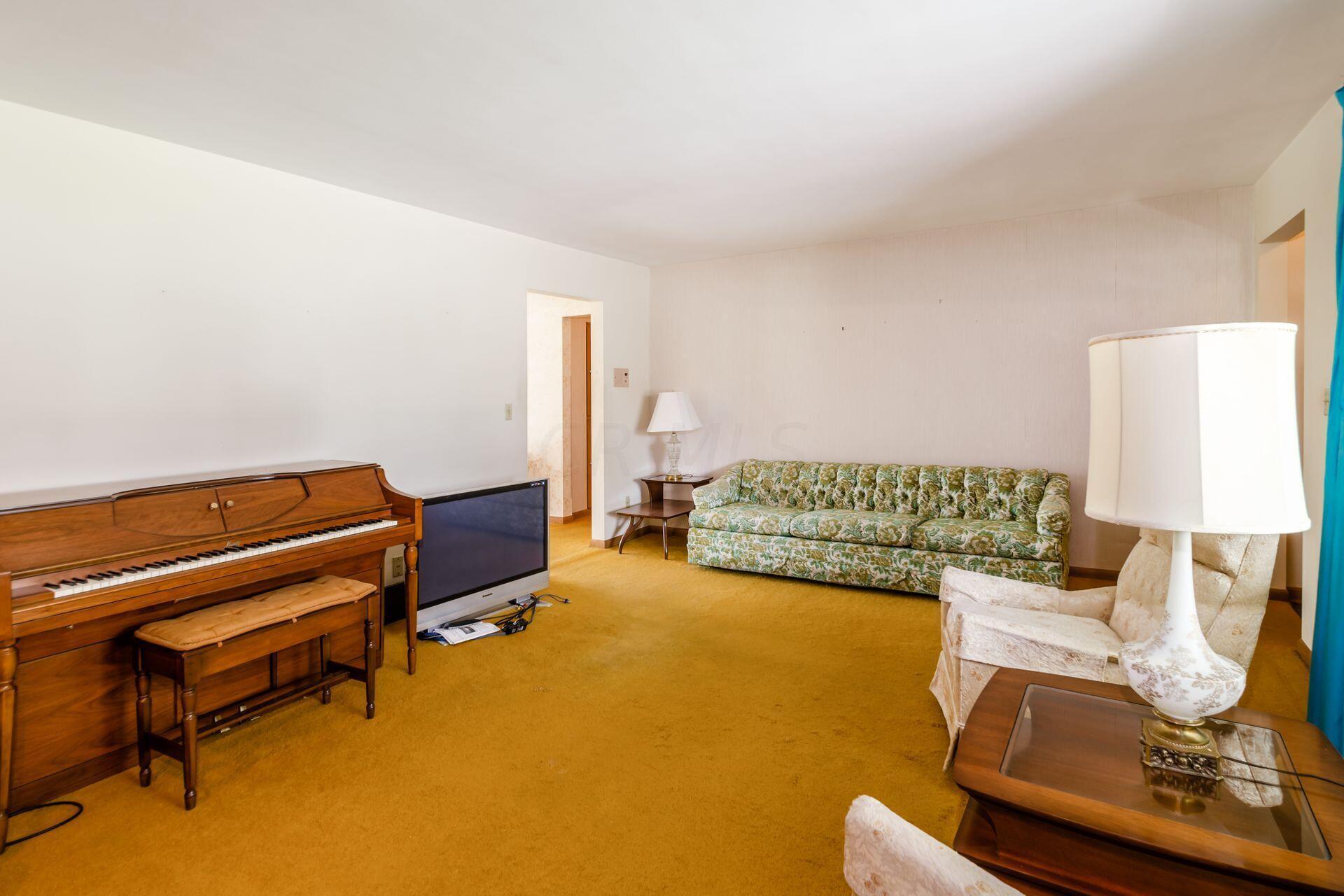 1098 Ross Road Columbus, OH 43227 - Photo 5 of 44 Gallery Image 5