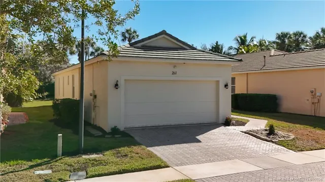 $329,000 | 211 Deleon Springs Drive, Port St. Lucie, FL 34986