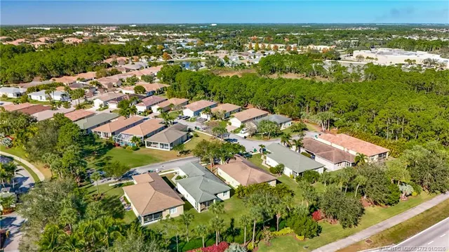 $329,000 | 211 Deleon Springs Drive, Port St. Lucie, FL 34986