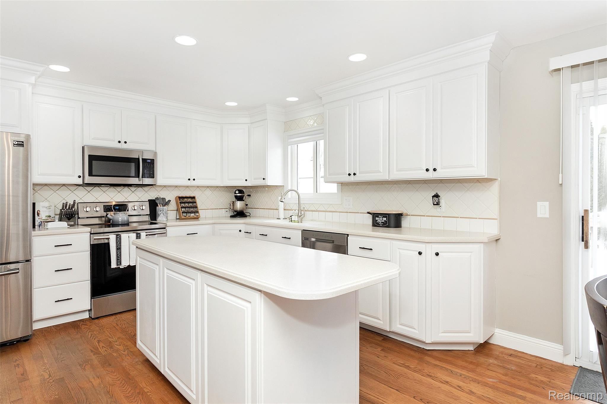 3684 Jennifer Drive Sterling Heights, MI 48310 - Photo 2 of 39 Kitchen