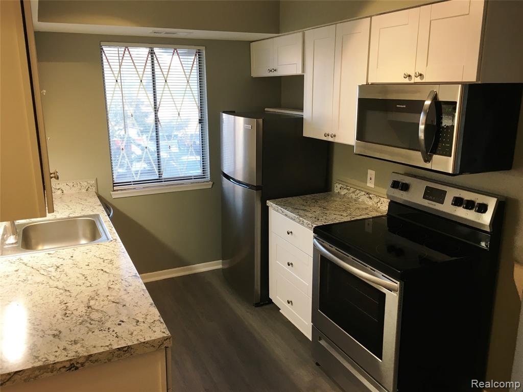 256 East 13 Mile Road Madison Heights, MI 48071 - Photo 3 of 11