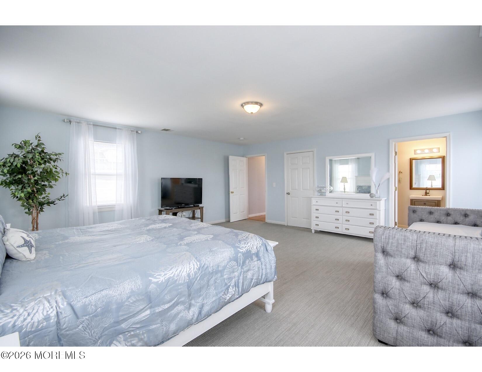 201 Arnold Avenue Point Pleasant Beach, NJ 08742 - Photo 21 of 33 a bedroom with a large bed and a potted plant
