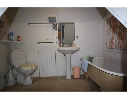 711 Ocean Point Road East Boothbay, ME 04544 - Photo 18 of 21 Bathroom.