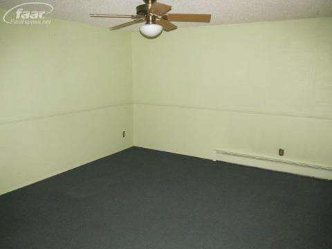 6424 North Bray Road Flint, MI 48505 - Photo 4 of 30 20165941-3.JPG