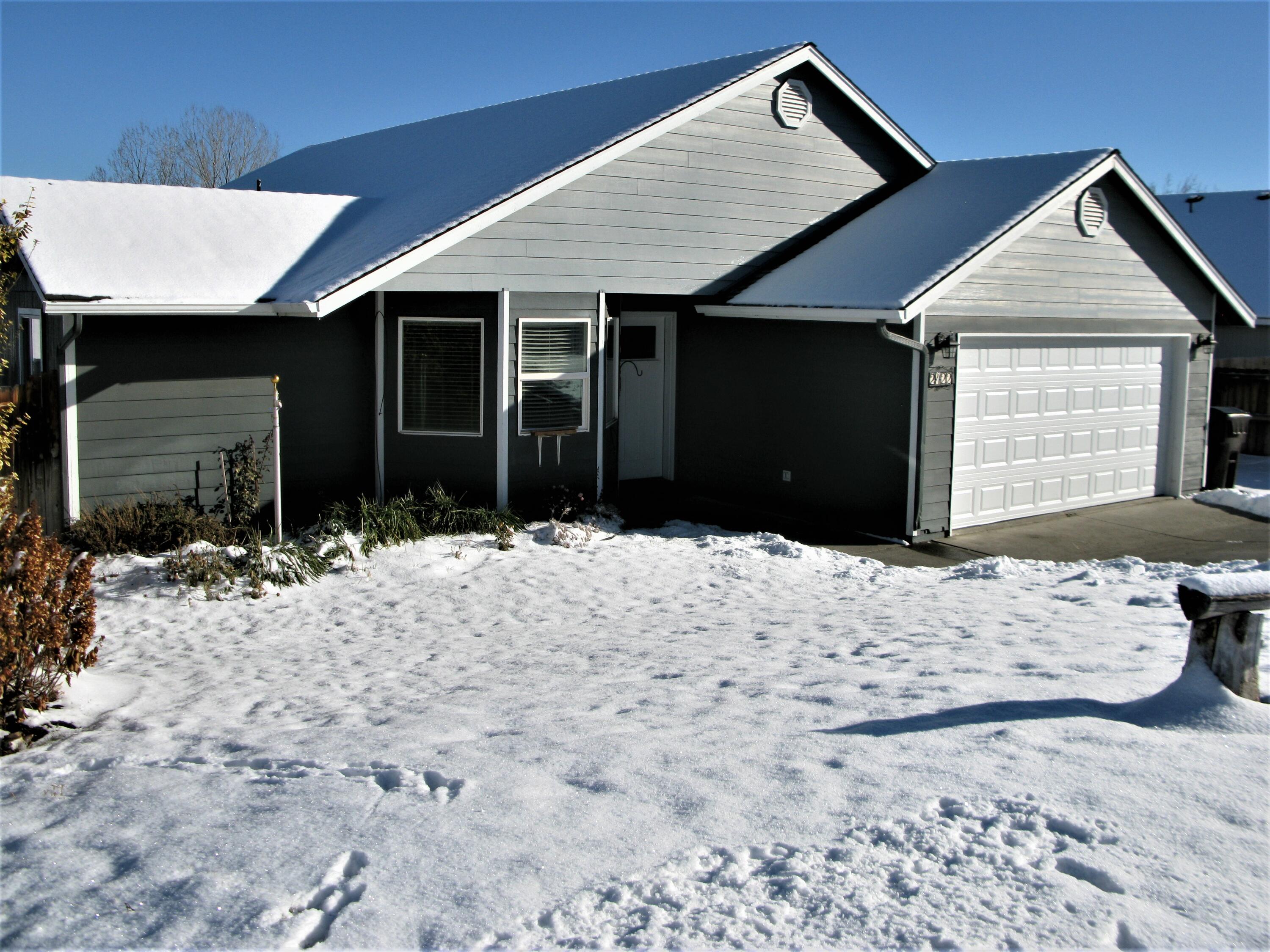 2422 Southwest 33rd Street Redmond, OR 97756 - Photo 4 of 19 IMG_3615