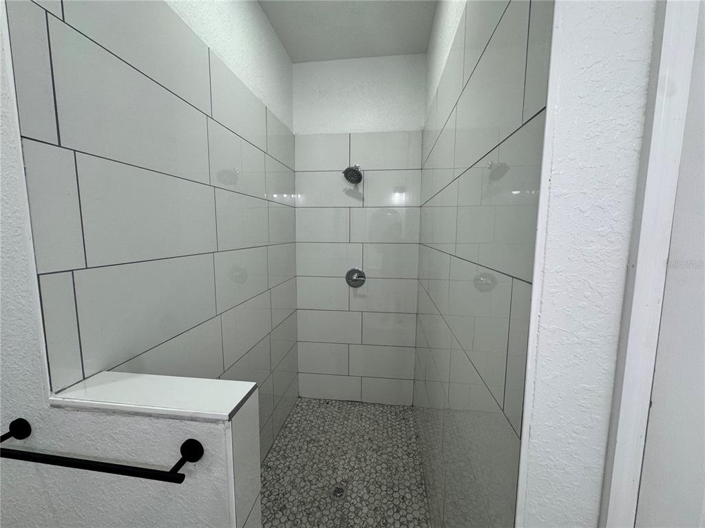 12757 Southeast 104th Terrace Belleview, FL 34420 - Photo 20 of 22 a bathroom with a shower
