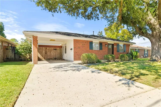 $299,000 | 804 Sophia Street, River Ridge, LA 70123