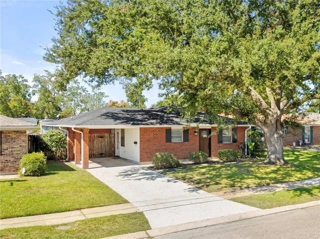 $299,000 | 804 Sophia Street, River Ridge, LA 70123