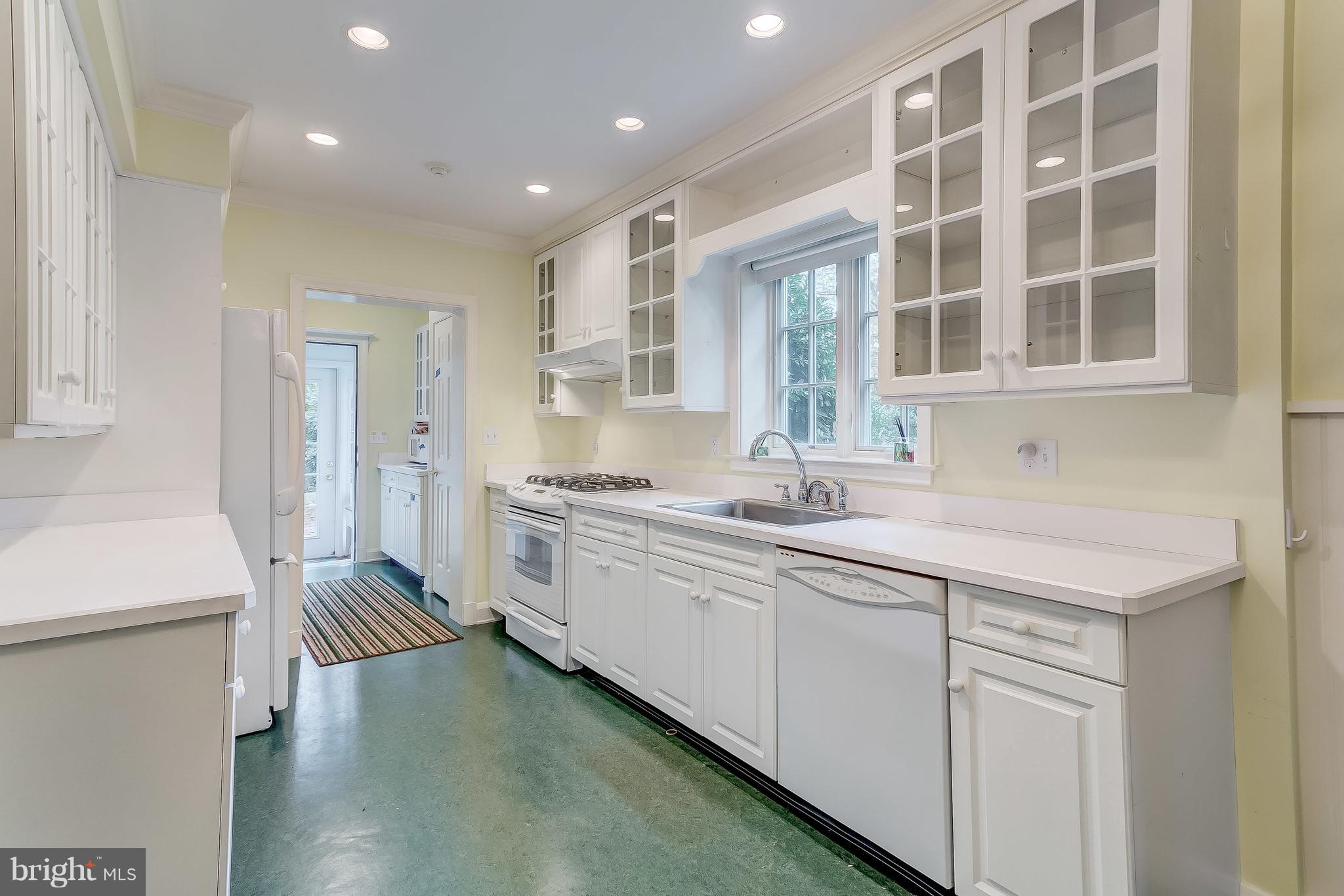 918 Greenspring Valley Road Lutherville-Timonium, MD 21093 - Photo 35 of 51 Guest House Kitchen