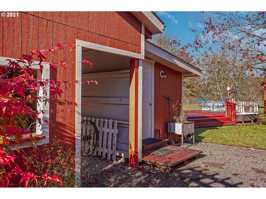 1725 Main Street Lyons, OR 97358 - Photo 27 of 32 a view of a house with a backyard