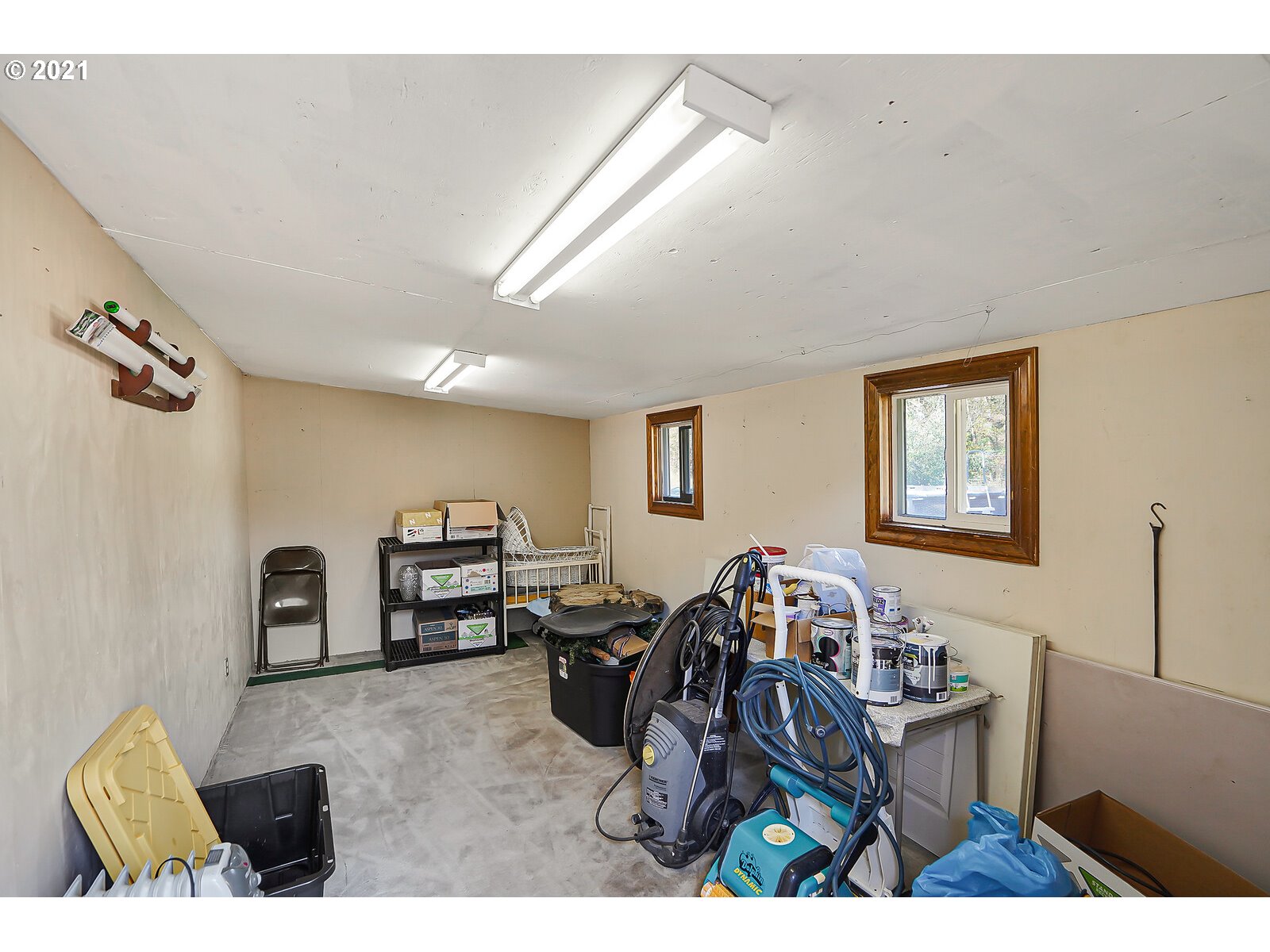 1725 Main Street Lyons, OR 97358 - Photo 28 of 32 a view of a livingroom with furniture