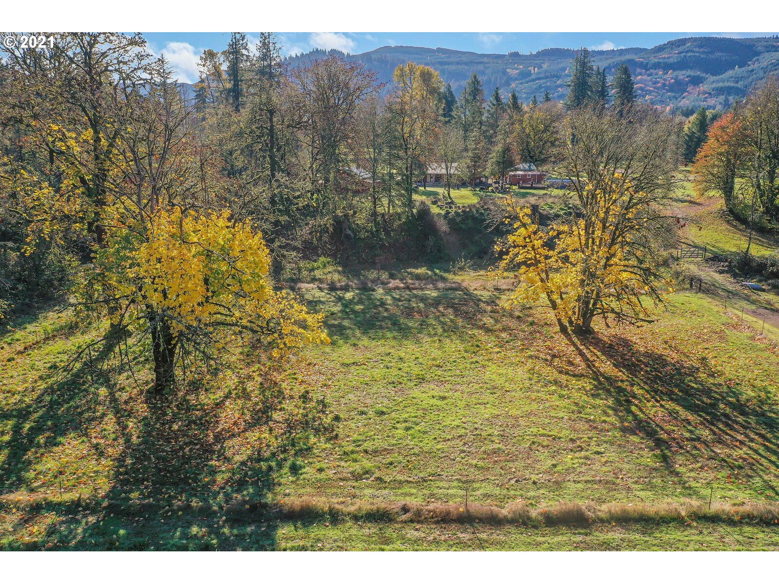 1725 Main Street Lyons, OR 97358 - Photo 30 of 32 a view of lake and mountain