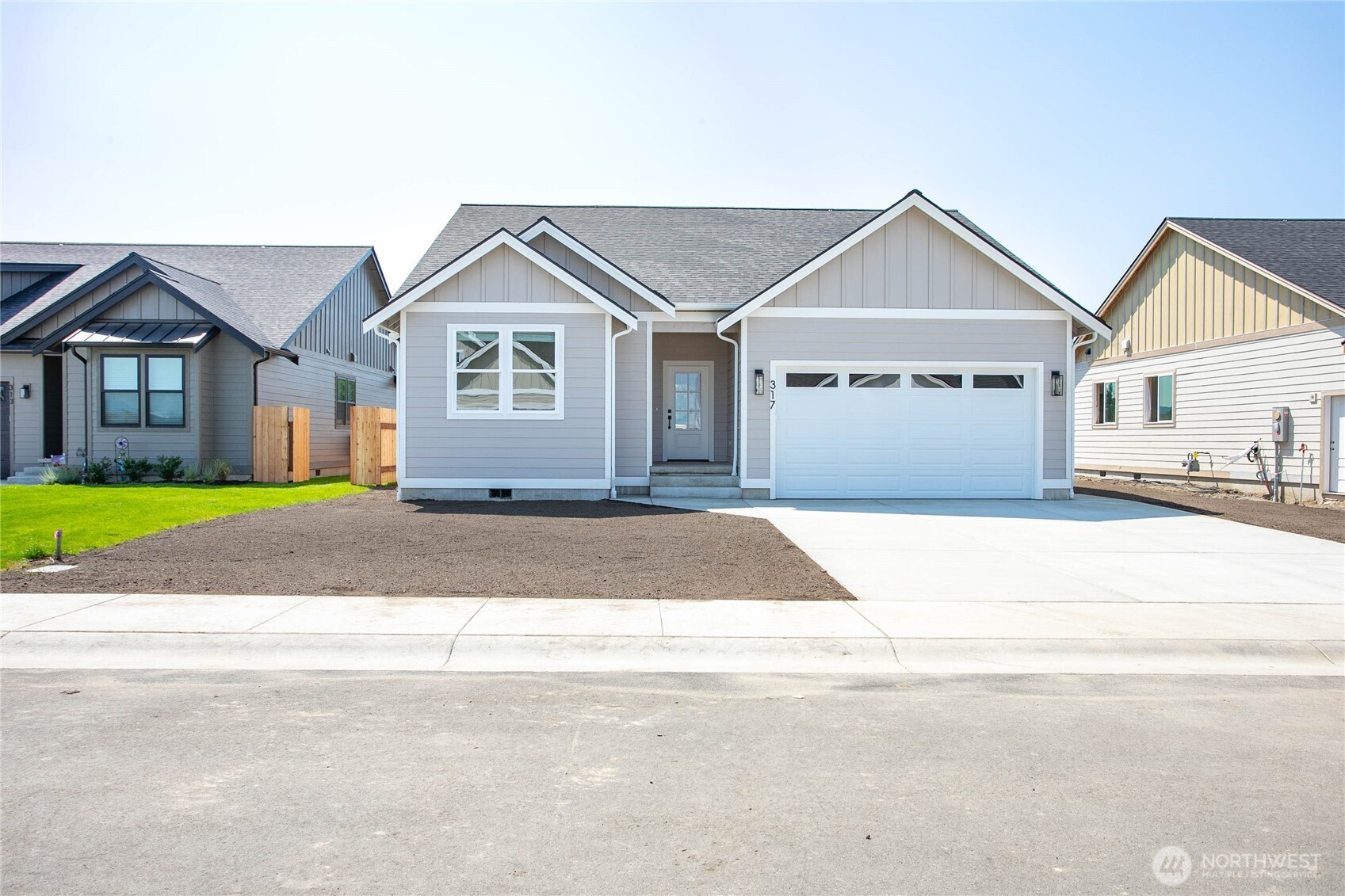 317 West 3rd Street Everson, WA 98247 - Photo 2 of 37