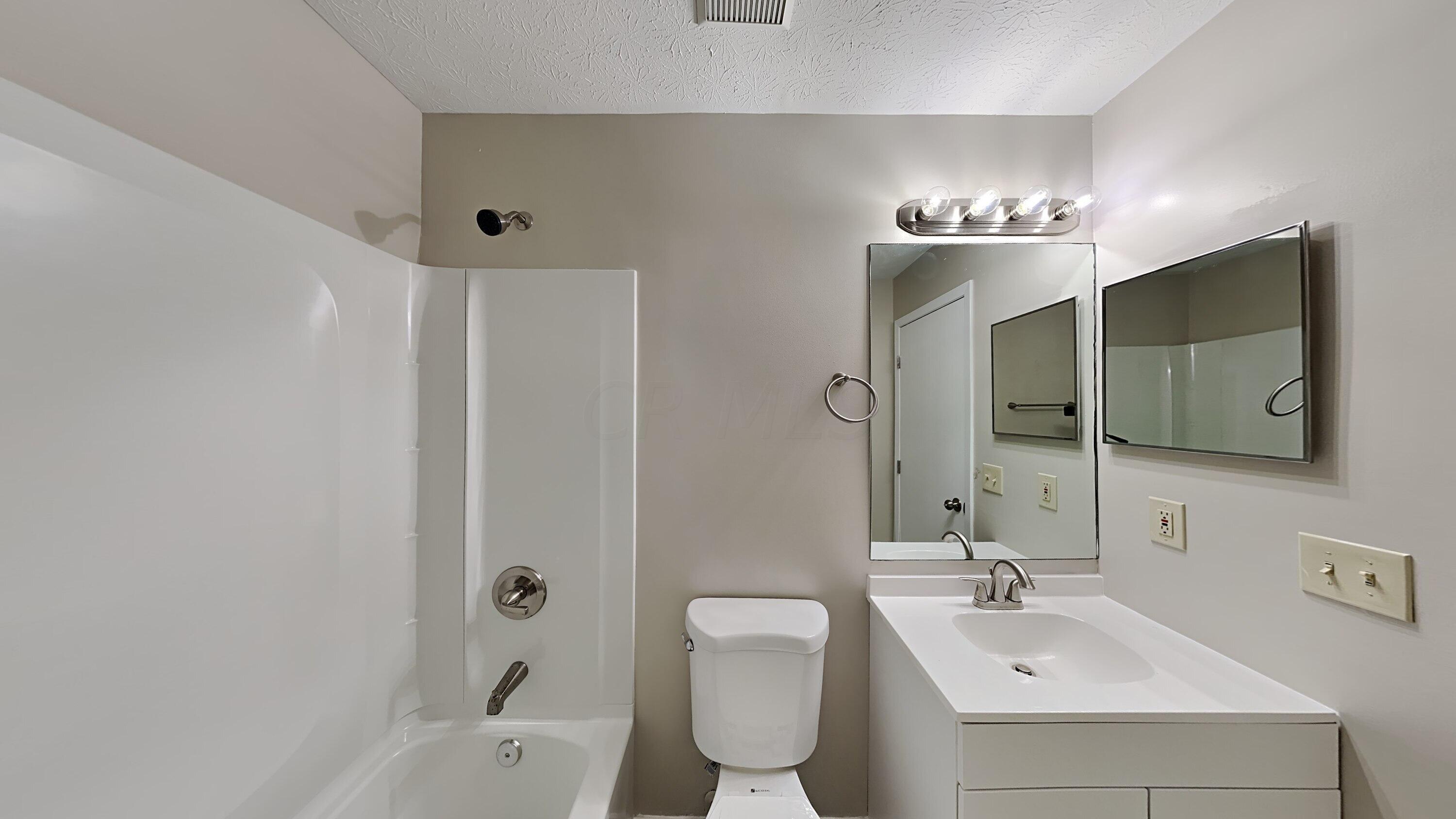 424 Barrington Ridge Pataskala, OH 43062 - Photo 11 of 14 17_pc_ZTenjFMjpq_hYQ5DHCbwt_layout_0