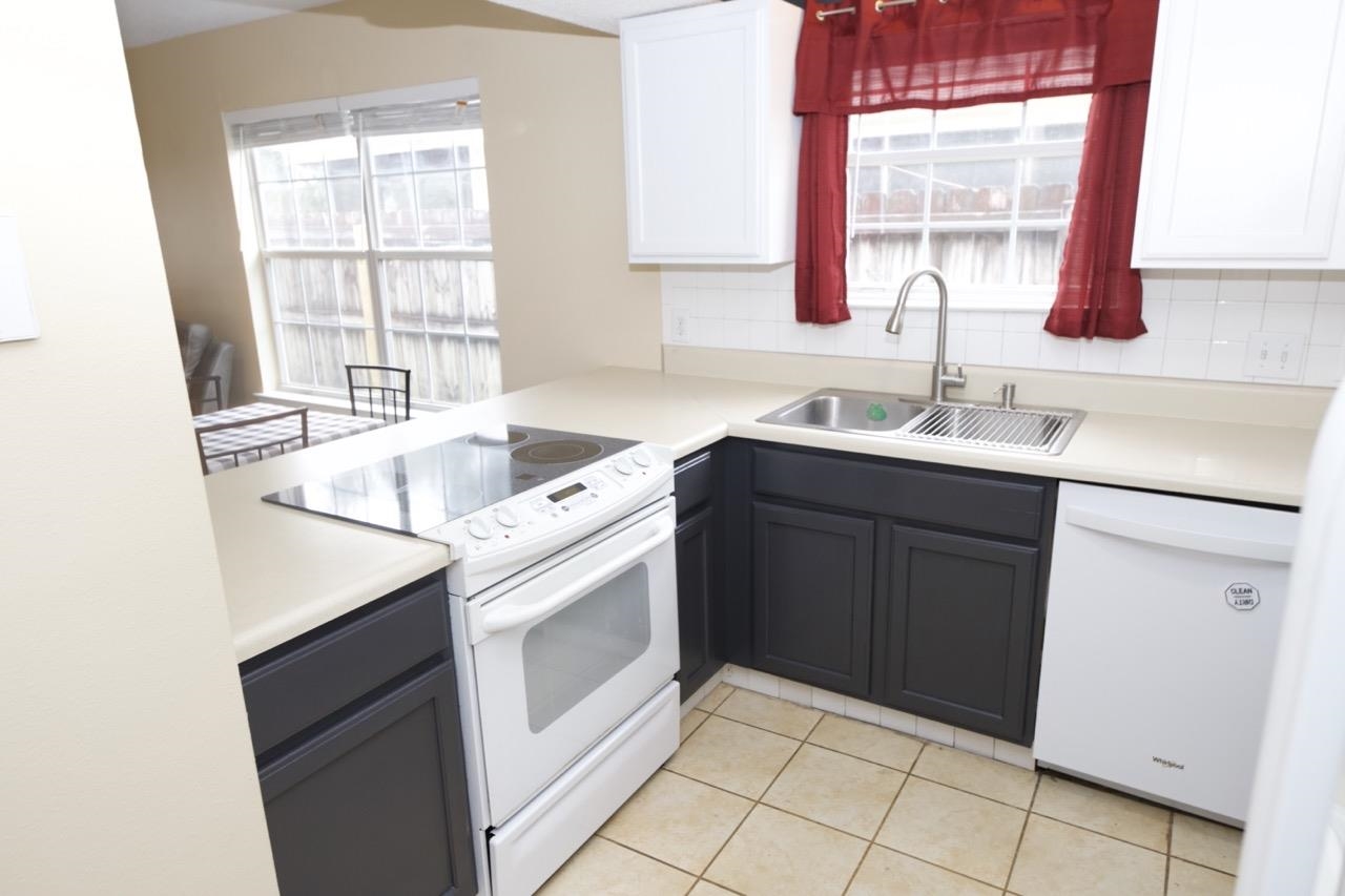 7893 Audubon Drive Foley, AL 36535 - Photo 6 of 20 Kitchen