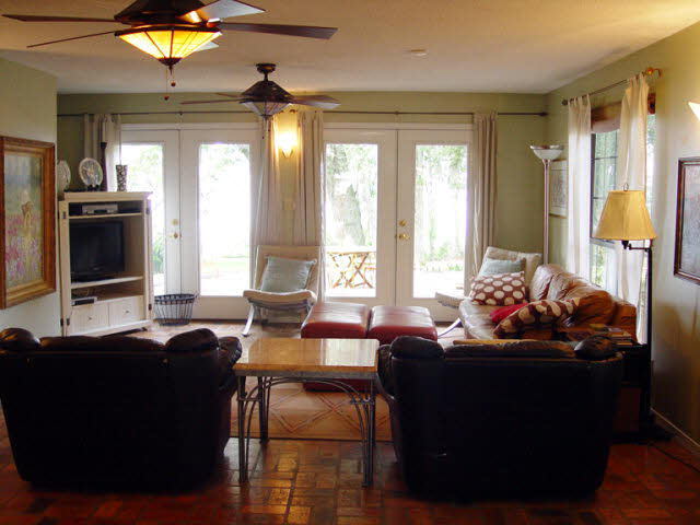 655 North Mobile Street Fairhope, AL 36532 - Photo 3 of 36 Living room